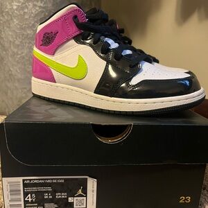 Air Jordan Mid SE GS Sneakers